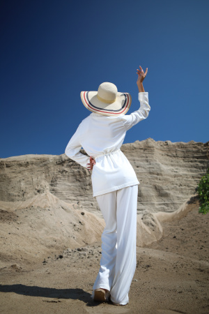 Костюм женский BONCHIC Айвори